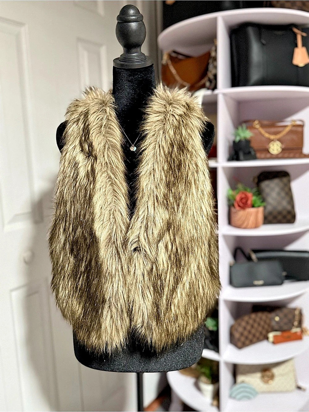 American Eagle Outfitters Faux Fur Plaid Lined Vest Size Large Like New